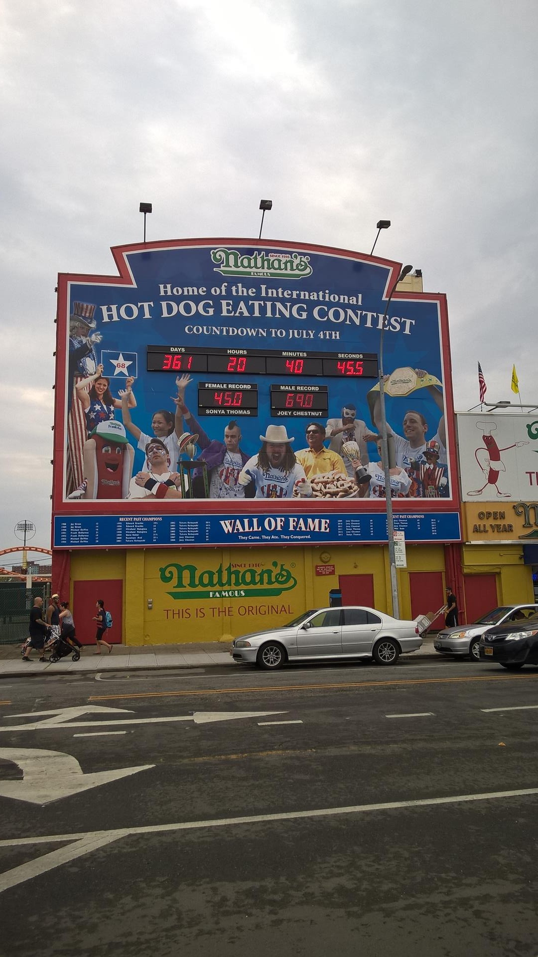 Die Amerikaner und das Hotdog essen: Countdown zum nächsten Independence Day