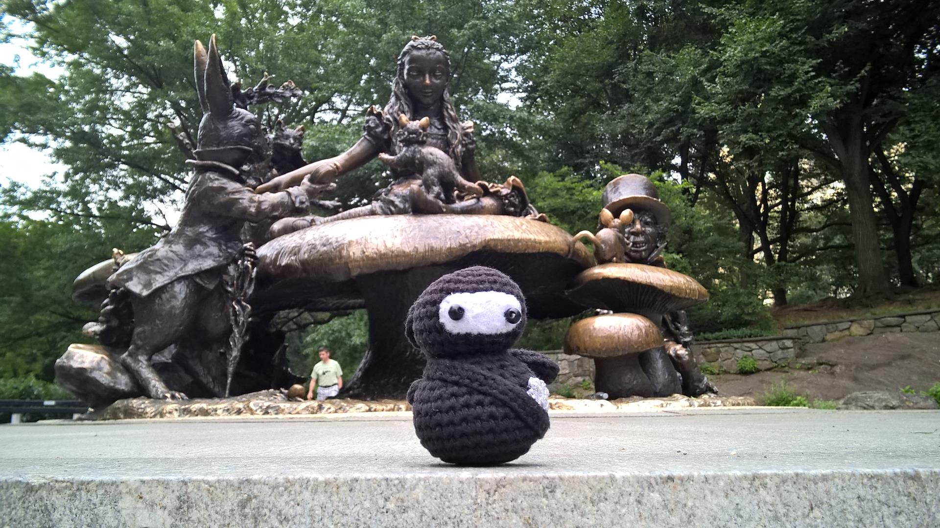 Neumel im Central Park vor Alice in Wonderland