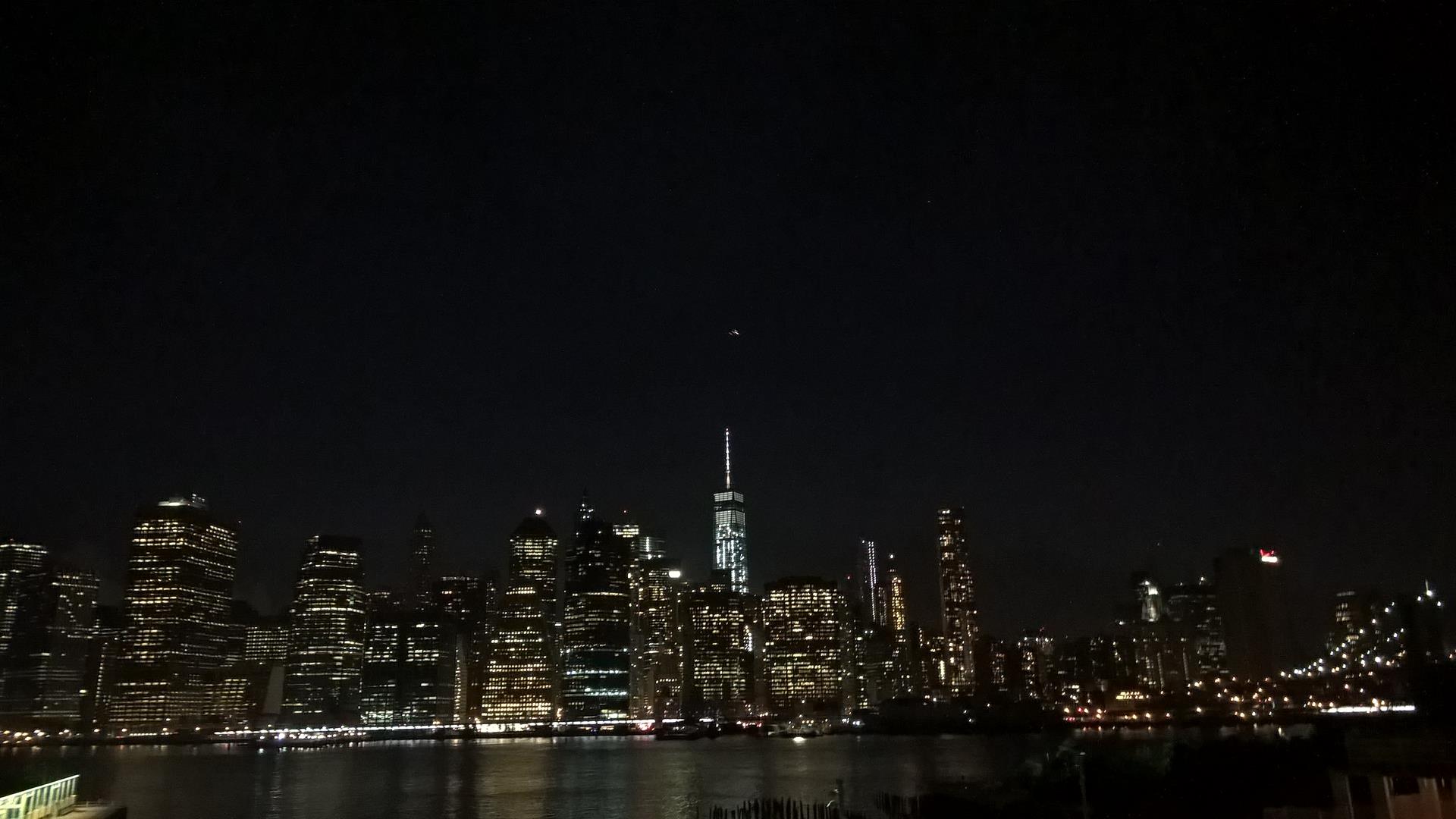 Brooklyn Hights und Manhatten bei Nacht