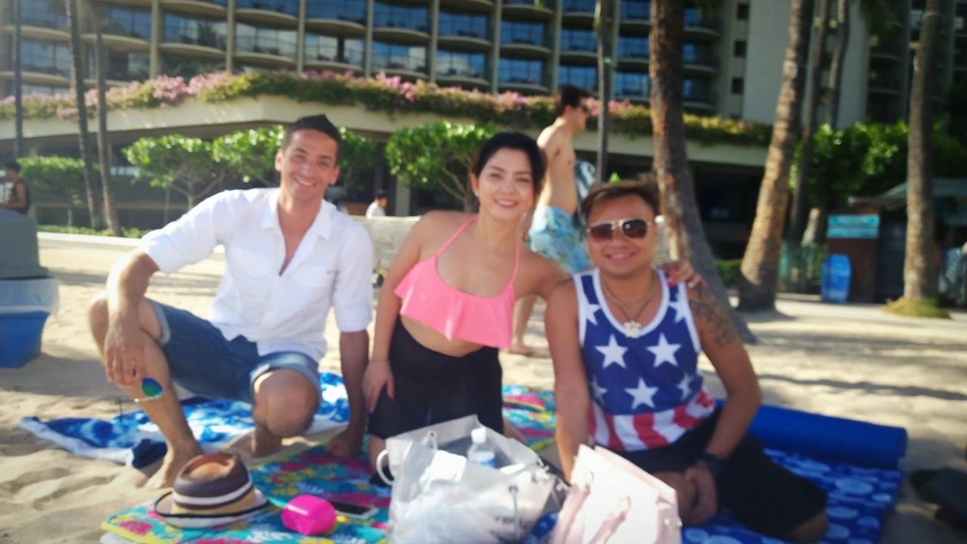 Kelly, Chay und ich am Waikiki Beach (nein, das Bild ist nicht unscharf! Es sind die Augen)