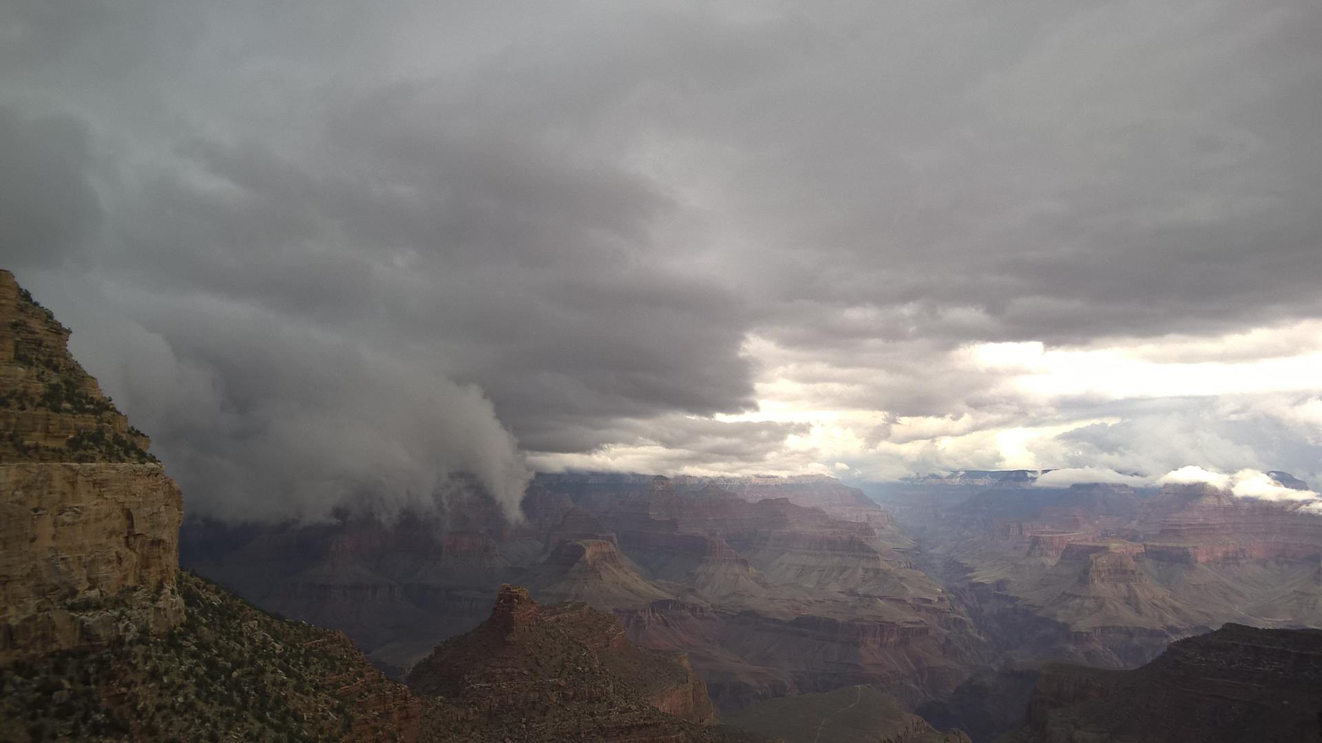 ... auch bevor diese große Wolke um die Ecke kam.