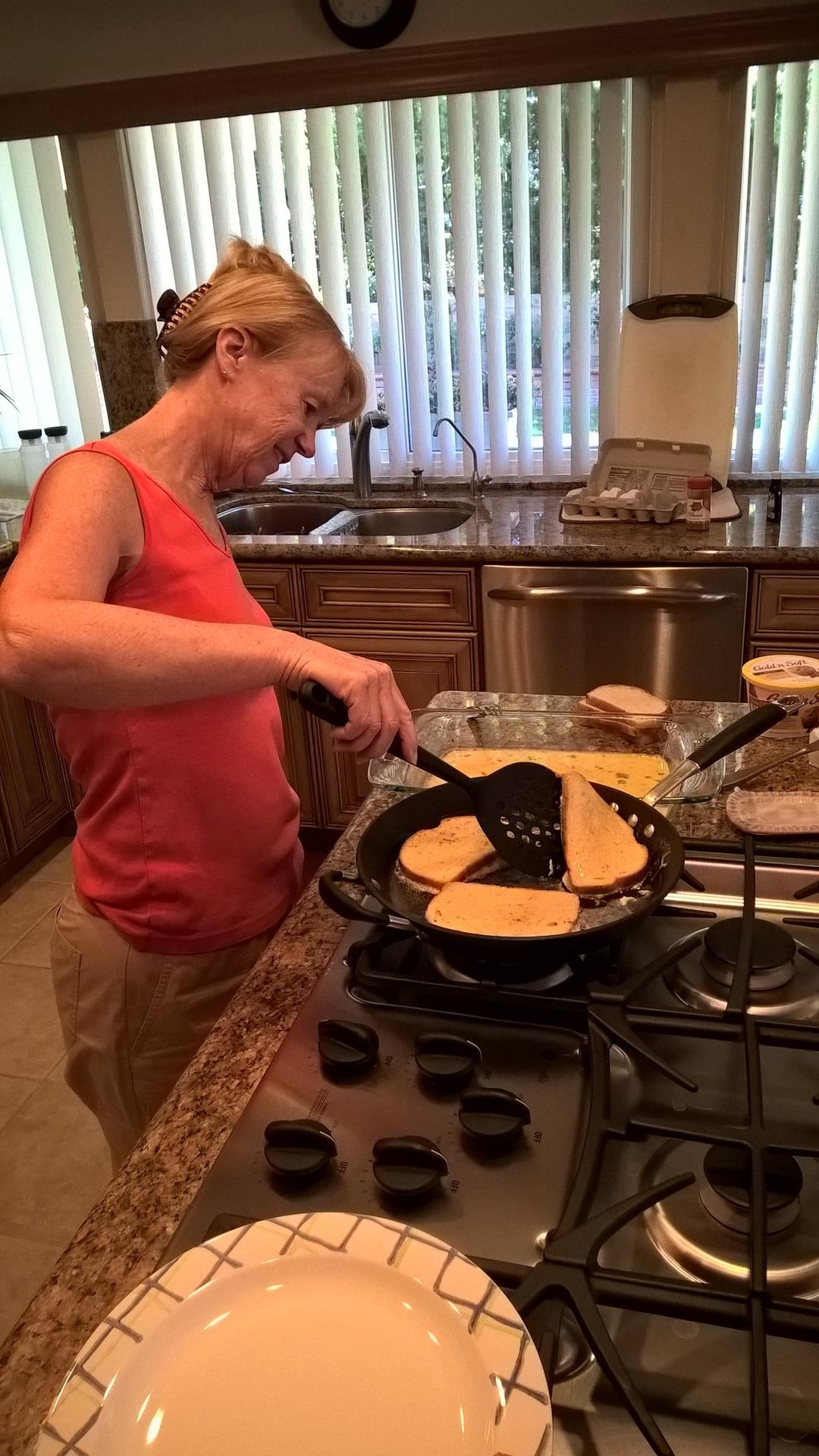 Nancy macht mir zum Frühstück French Toast