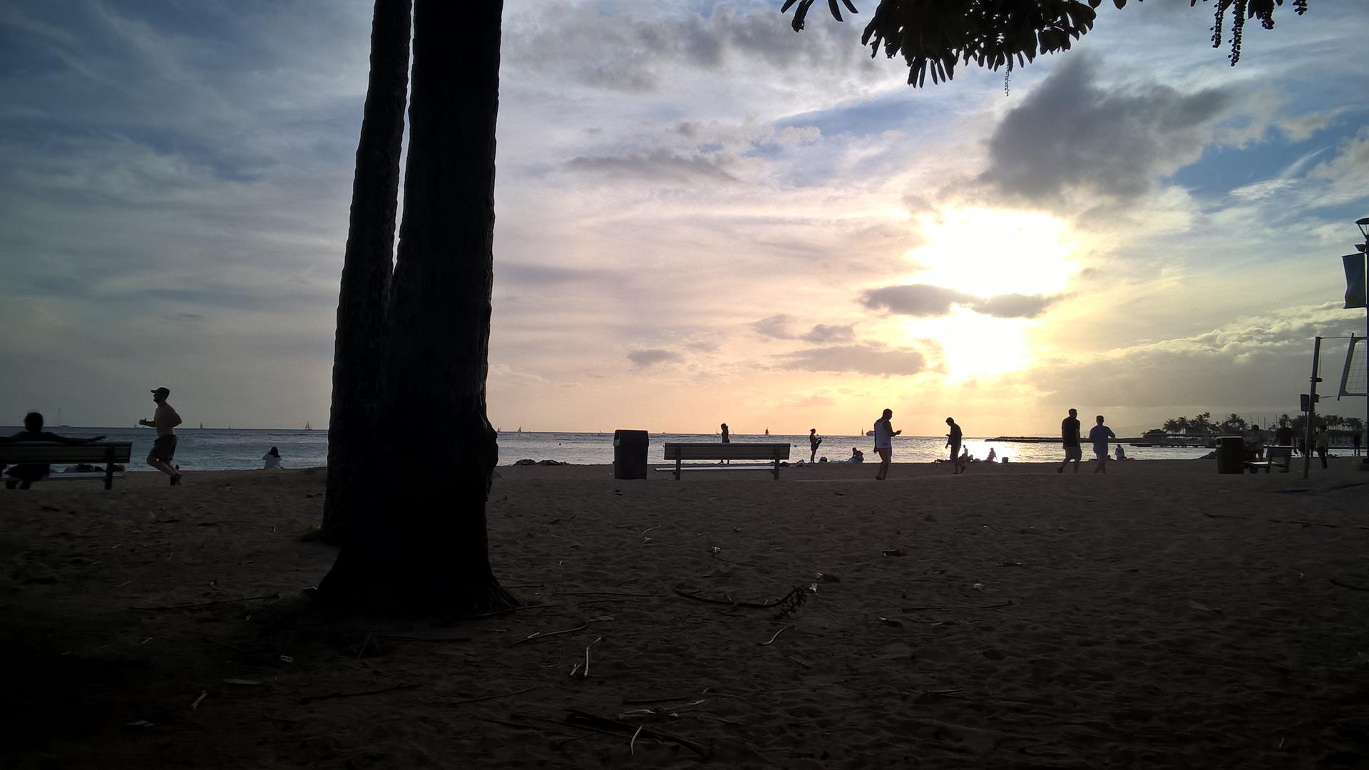 Gespielt bis die Sonne langsam am Waikiki Beach unterging