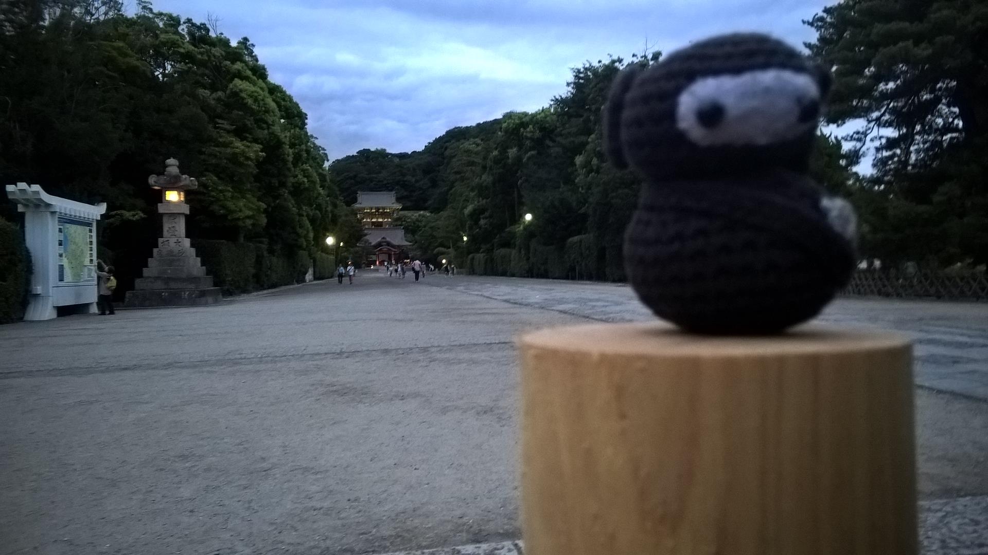 Neumel vor dem Tsurugaoka Hachiman-gu