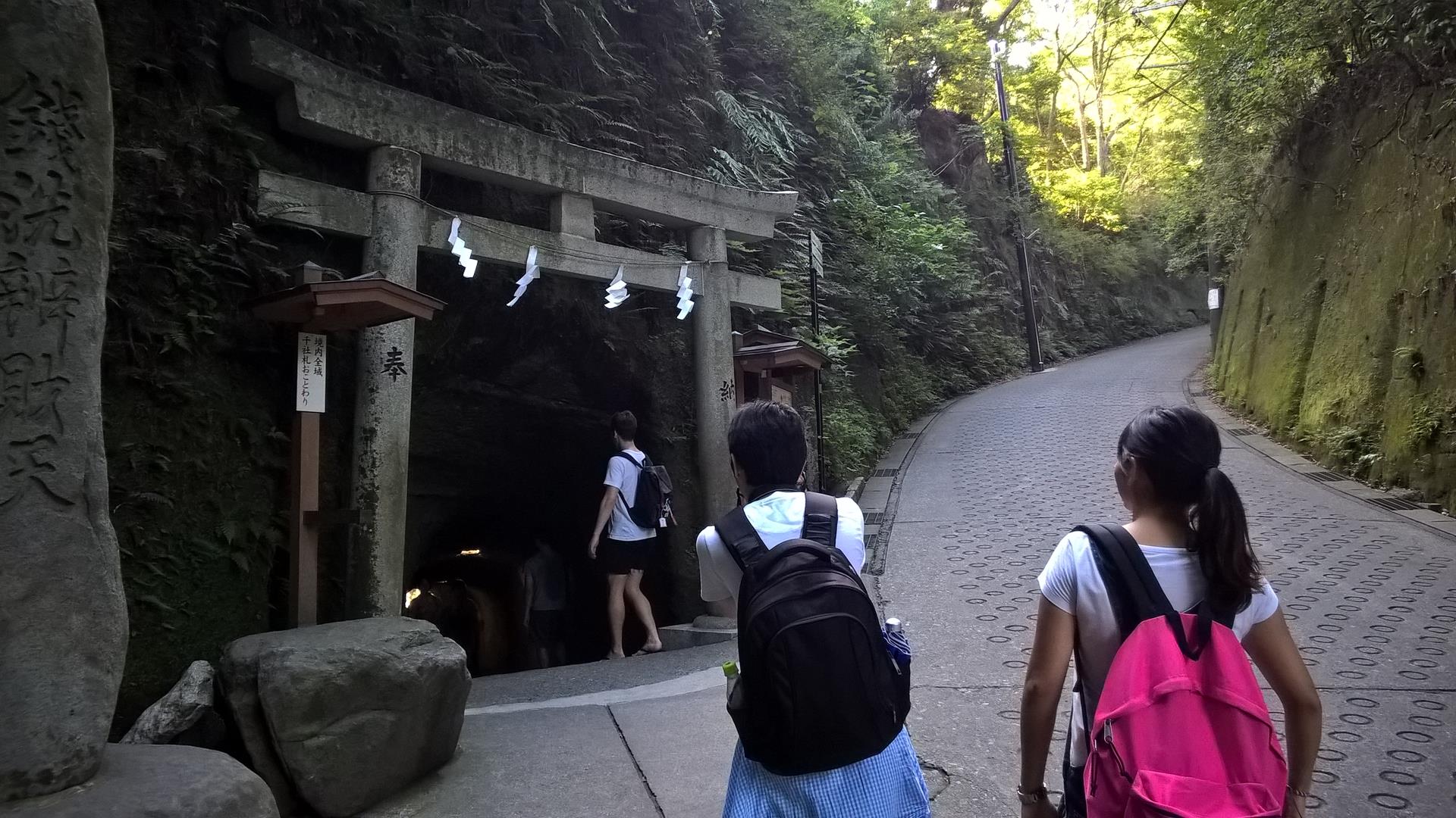 Durch den Tunnel geht es ins eigentliche Tal