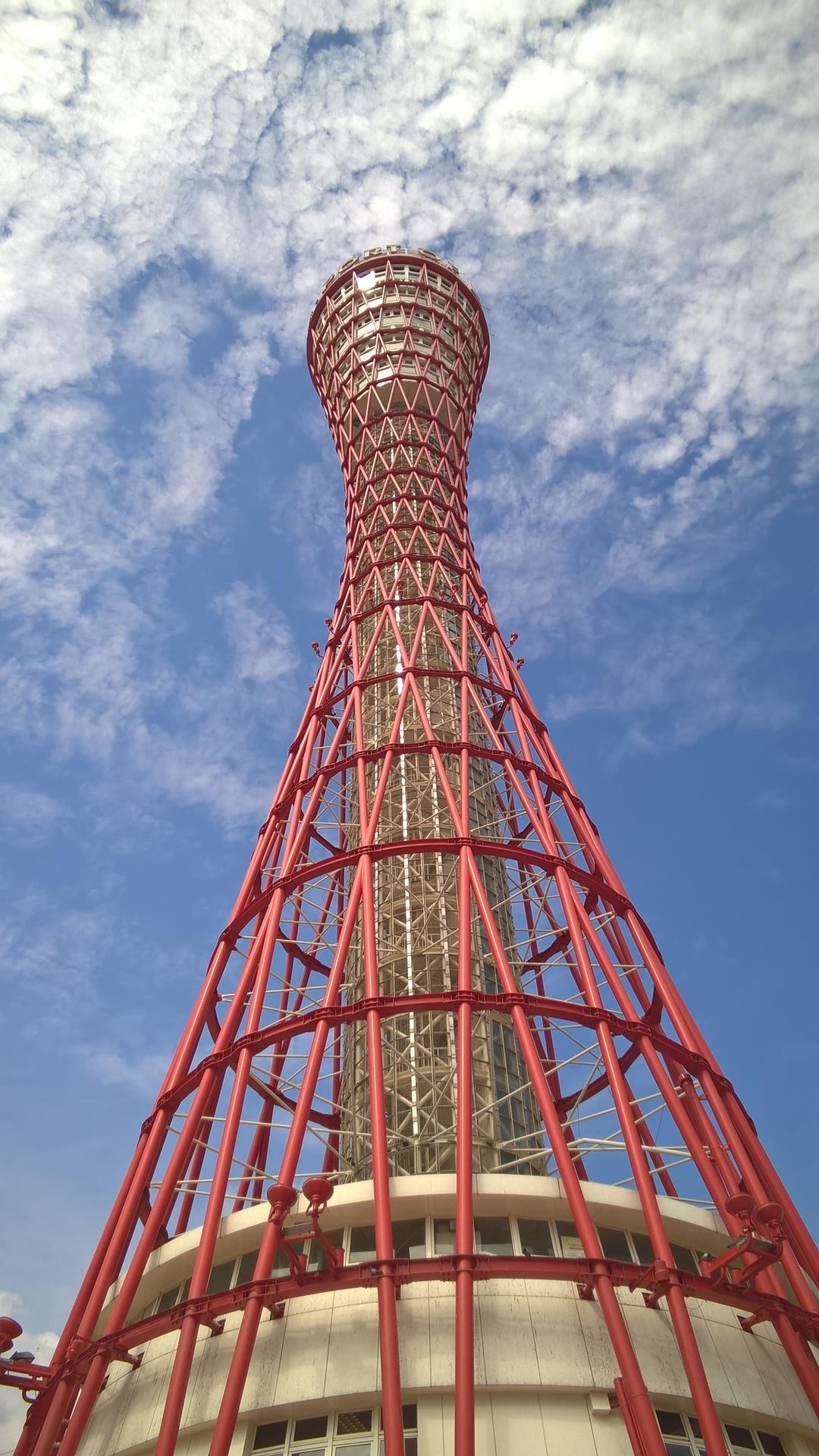 Der Kobe Tower im Hafen von Kobe