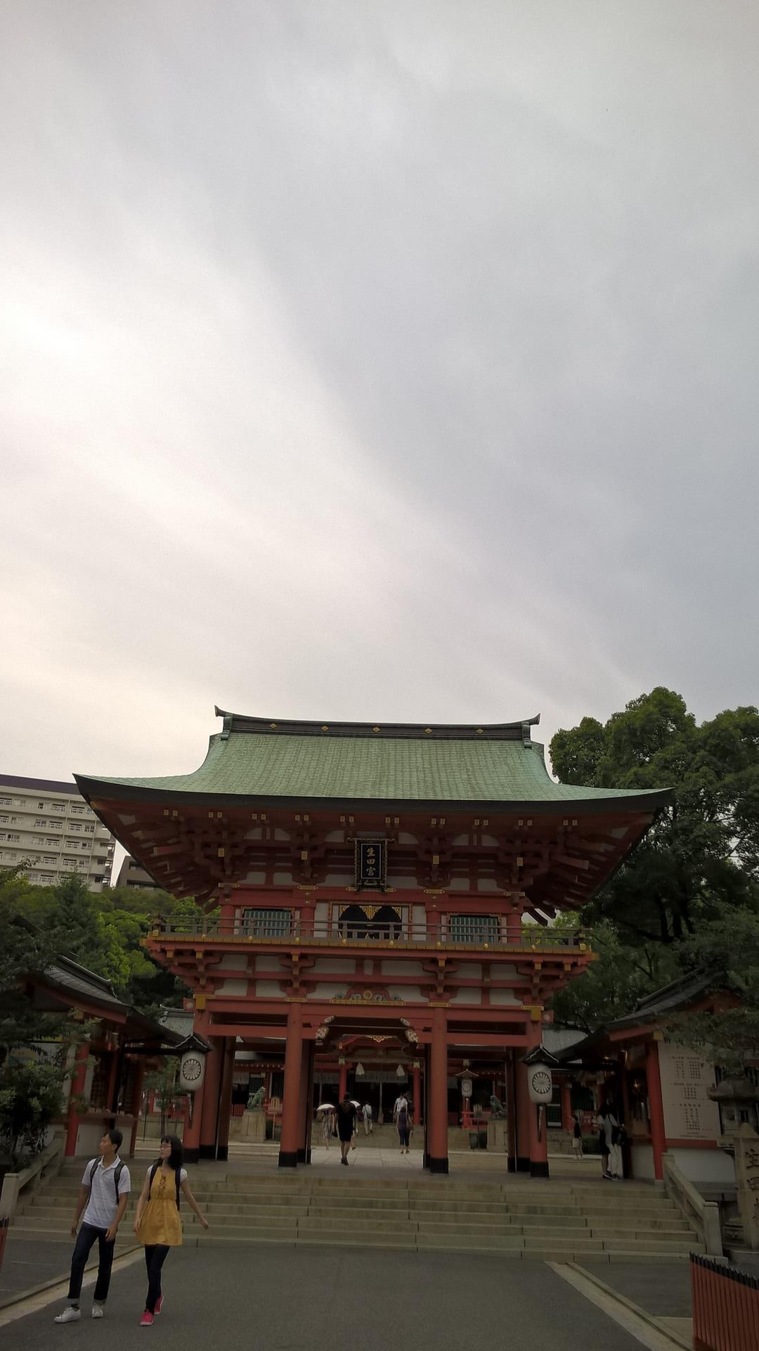 Das Tor zum Tempel in Kobe