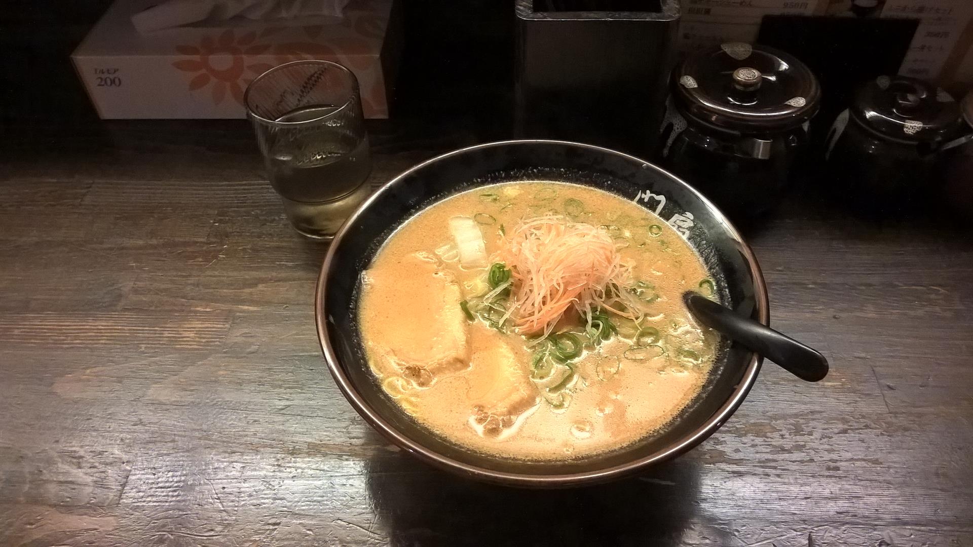 Schaut nicht nur lecker aus, sondern war auch sehr schmackhaft: Es war ein Miso Rahmen