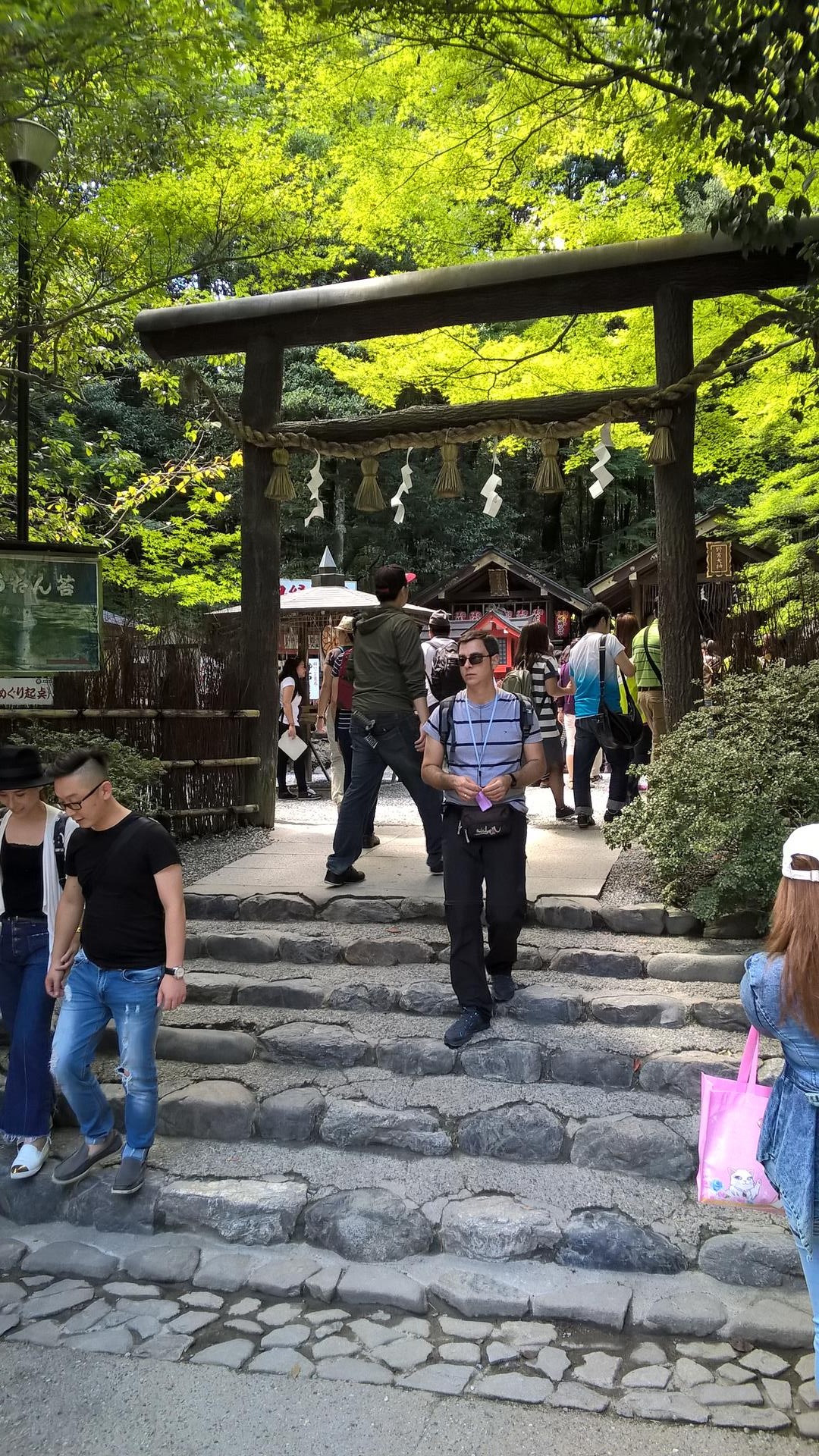 Schaut unspektakulär aus, ist aber das älteste Schreintor Japans