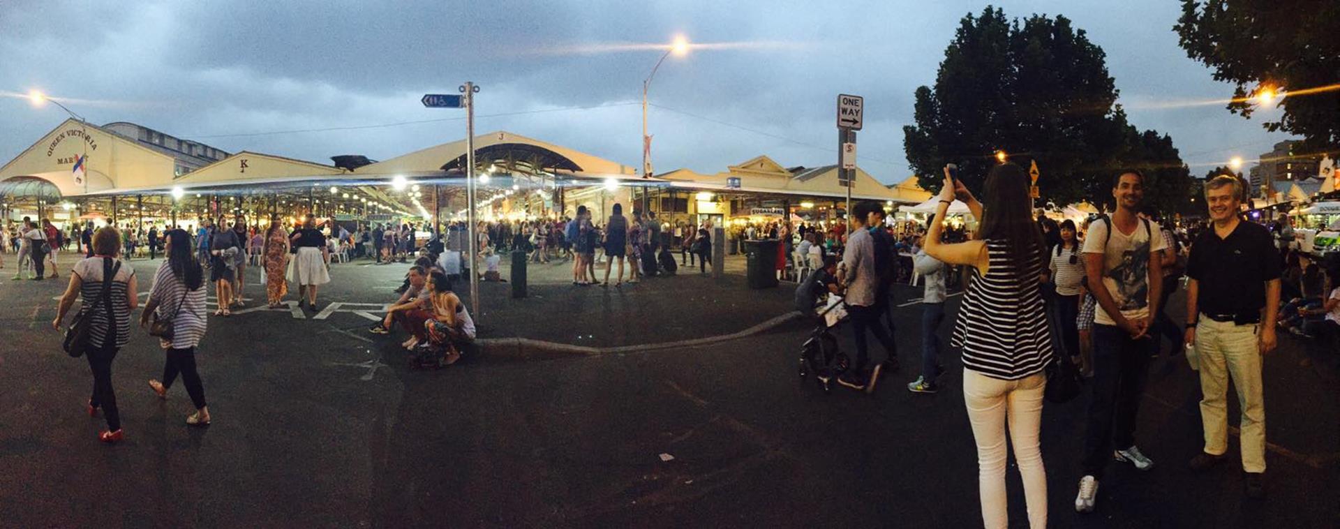 Vor dem Victoria Market