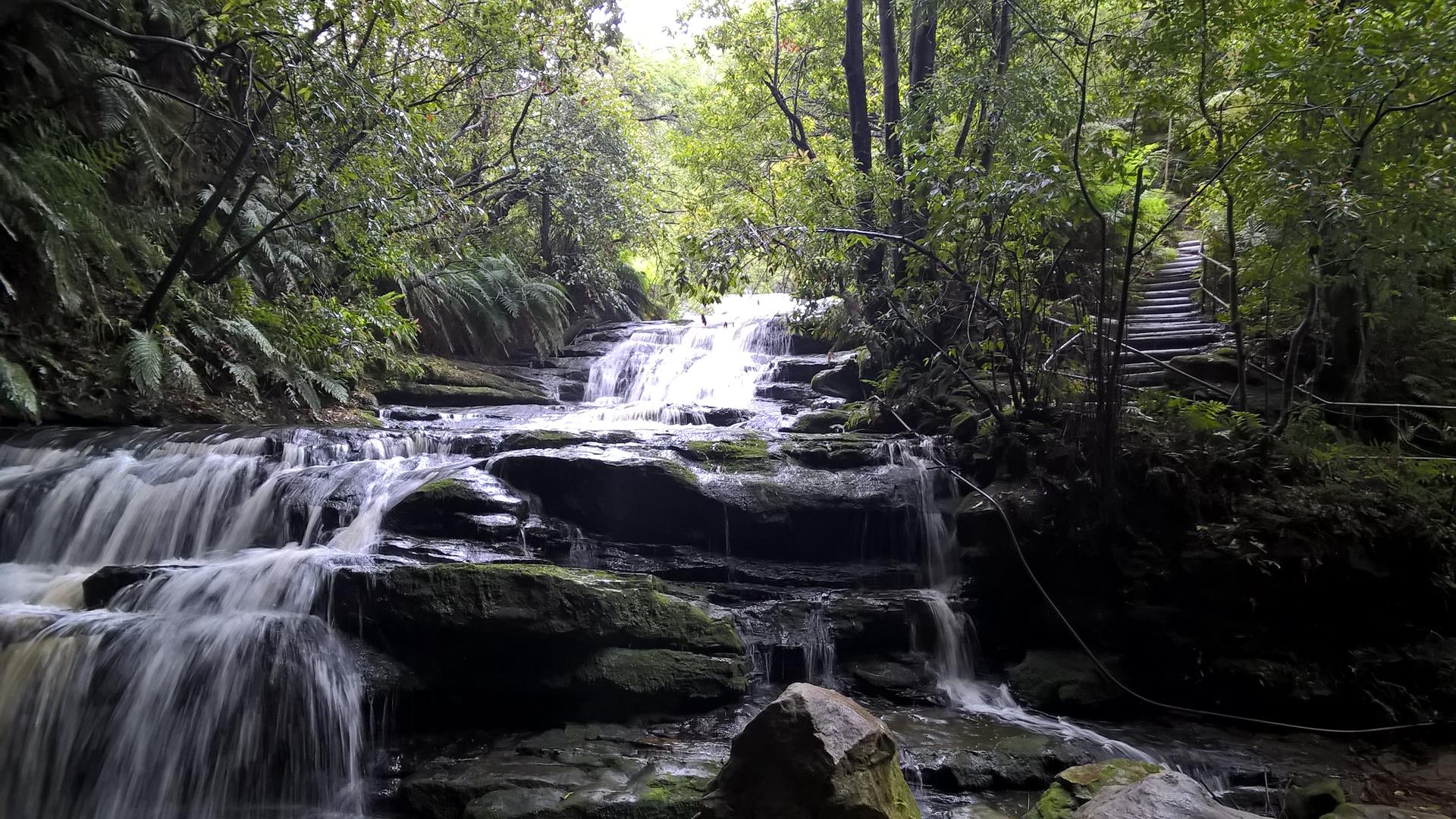 ... sondern auch Wasser den Berg runterfließen sehen