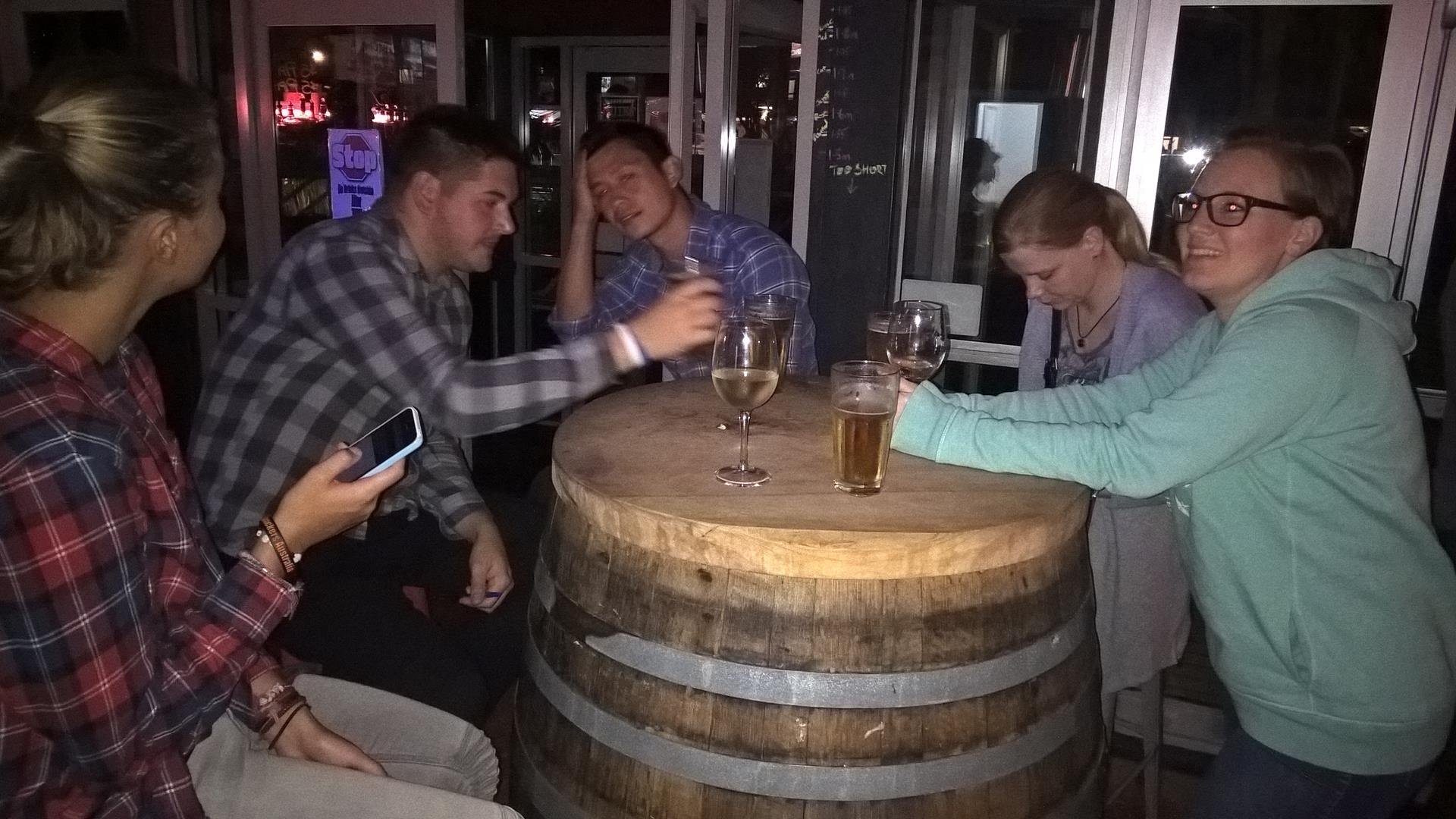 Die Köpfe sind heiß gelaufen: Unser Team bei der Quiznight, die "All about that bass, no Nomads"