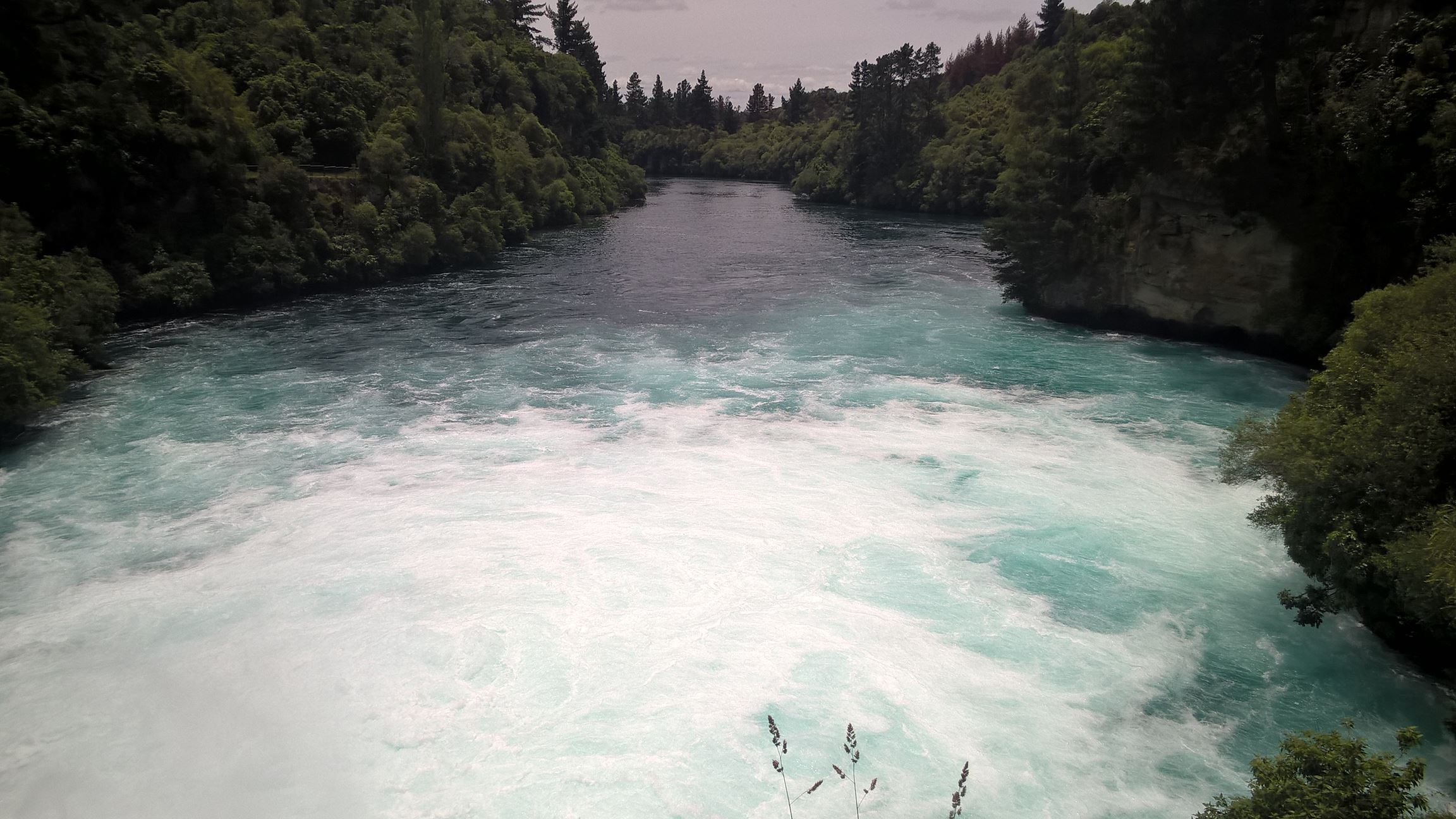 Noch schnell zu den Huka Falls bevor es...