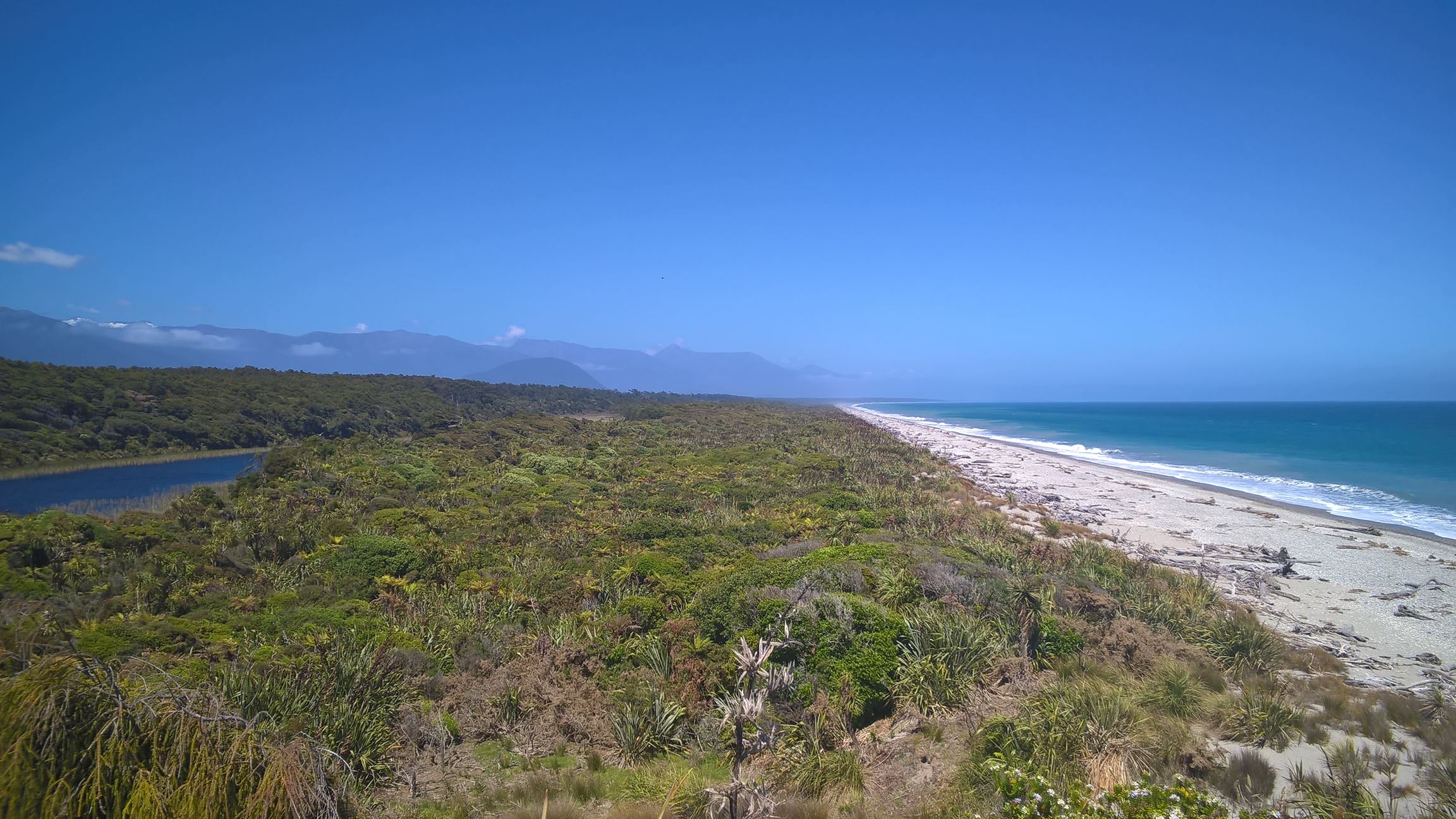 Rechts das Meer, links der See