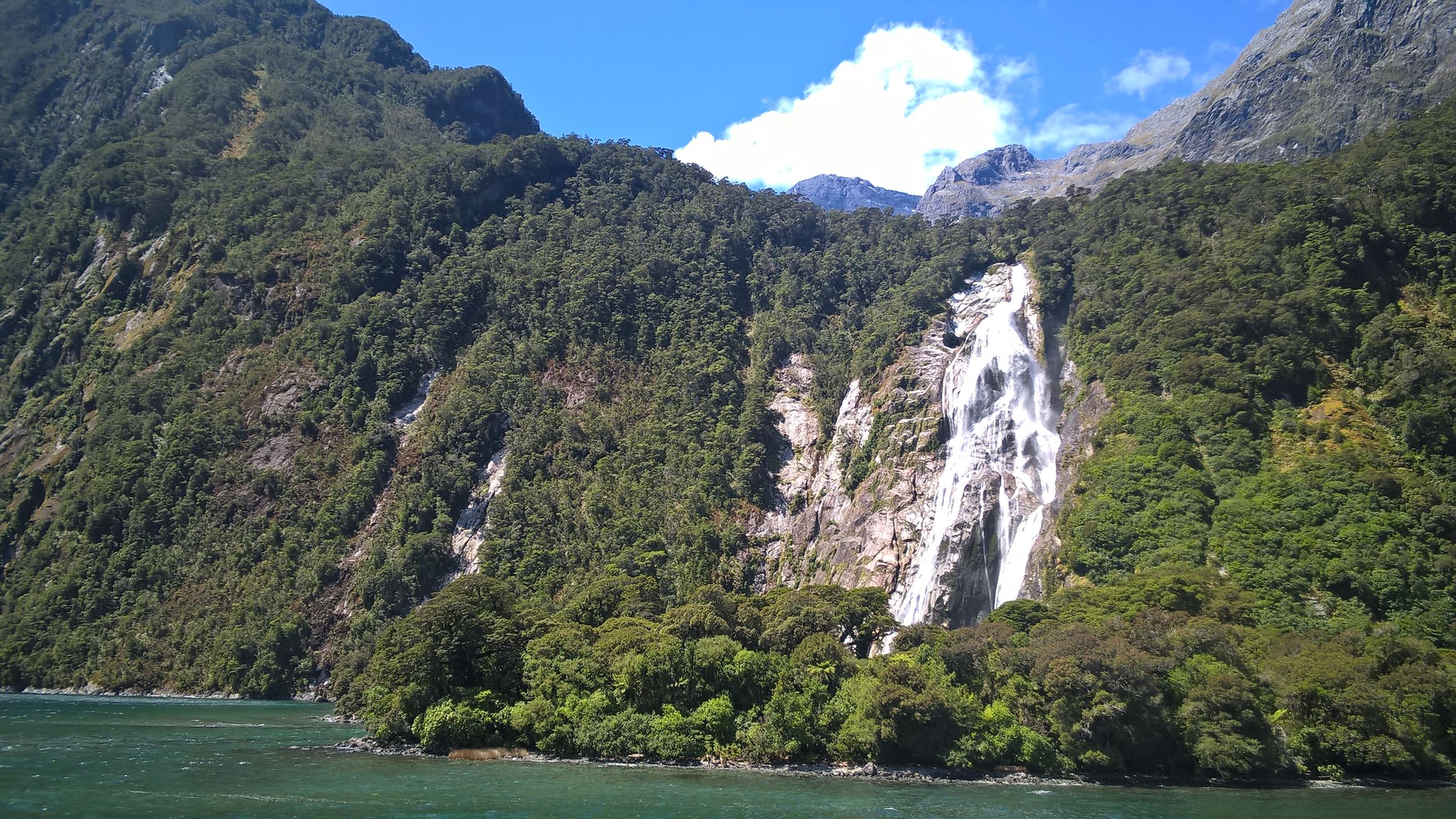 Wasserfall in Milford Sound