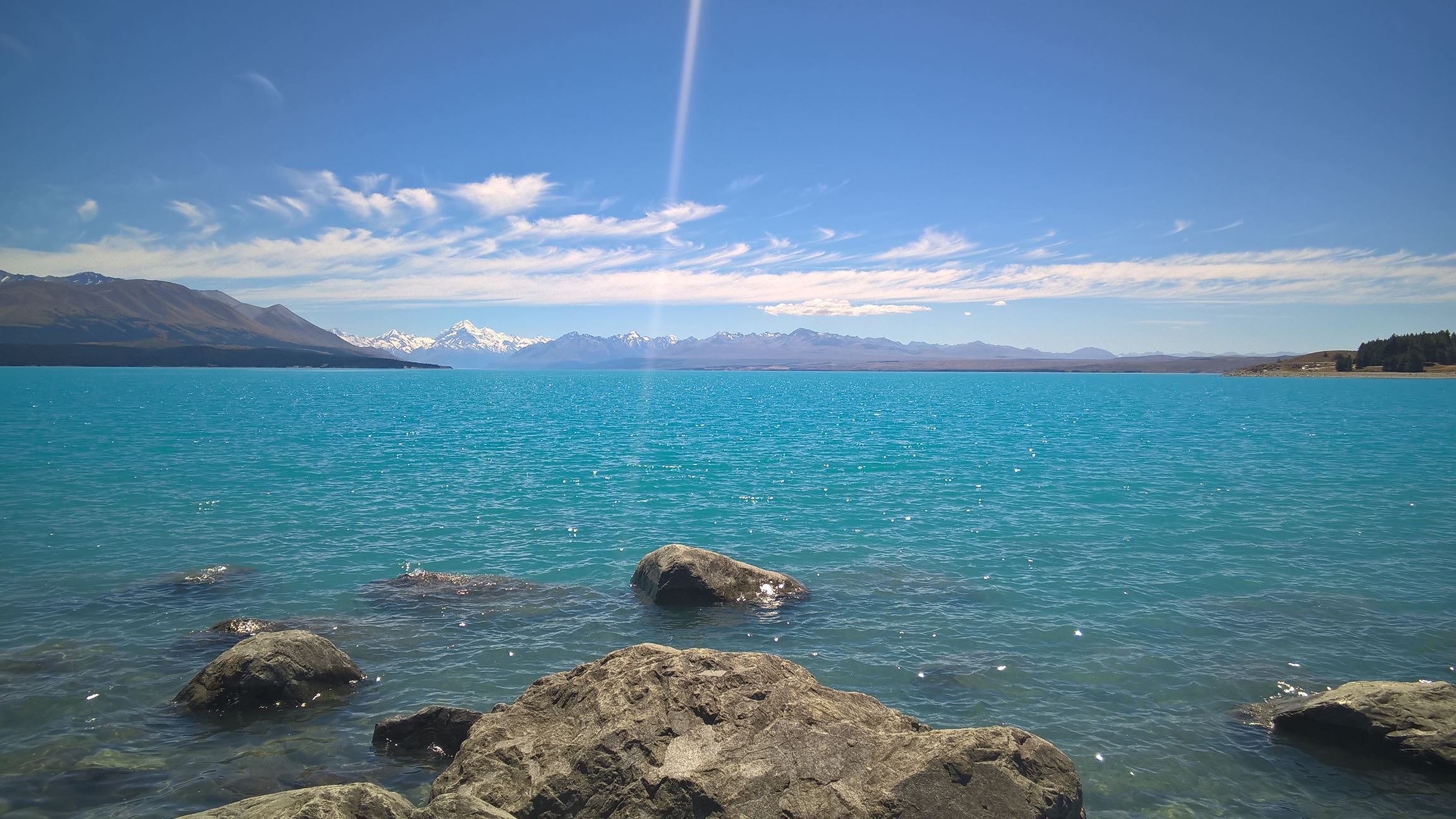 ... und das türkis-blaue Wasser des Sees